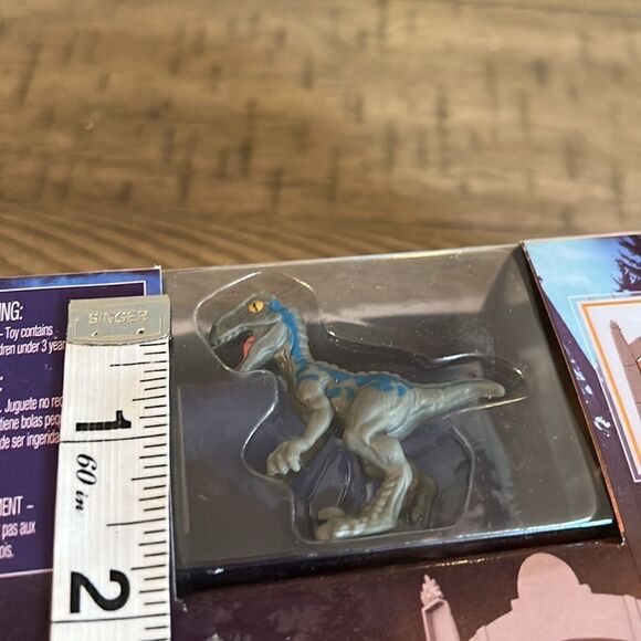 Jurassic 🦕 🦖 World 🌎 Velociraptor Micro Playset by Mattel Big fun 🤩 - Picture 13 of 17